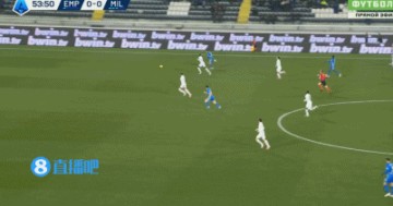 进攻越位在先！托莫里上抢科隆博犯规2黄变1红，VAR无法介入