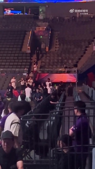 中国行继续~ 文班亚马现身世界女排联赛北京站 观看法国VS比利时