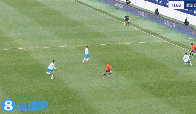 半场-青岛海牛暂2-1青岛西海岸 席尔瓦世界波马特乌斯争议球