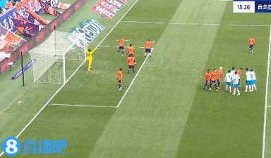 半场-青岛海牛暂2-1青岛西海岸 席尔瓦世界波马特乌斯争议球