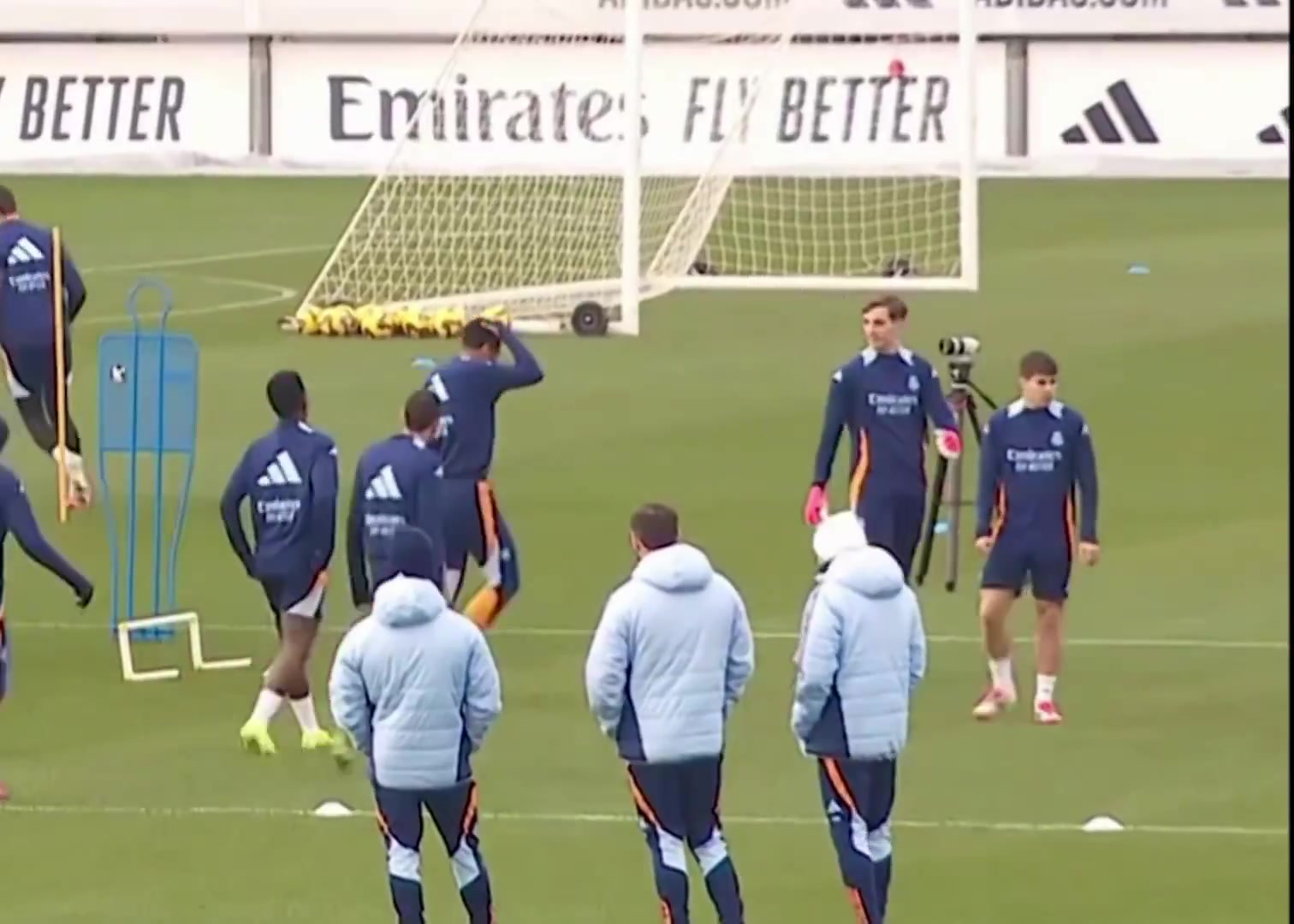 今年几岁??姆巴佩贝林拽卡马文加马尾遭报复✂️帽子被扔飞