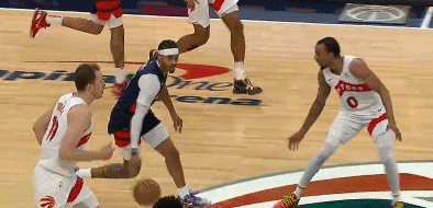 亏啊！普尔运球造成犯规摔到手肘 但猛龙挑战成功改吹普尔失误