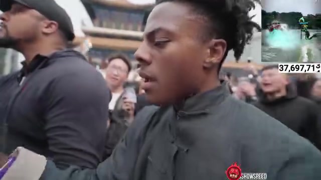 打卡！speed到达重庆魁星楼做出招牌后空翻！